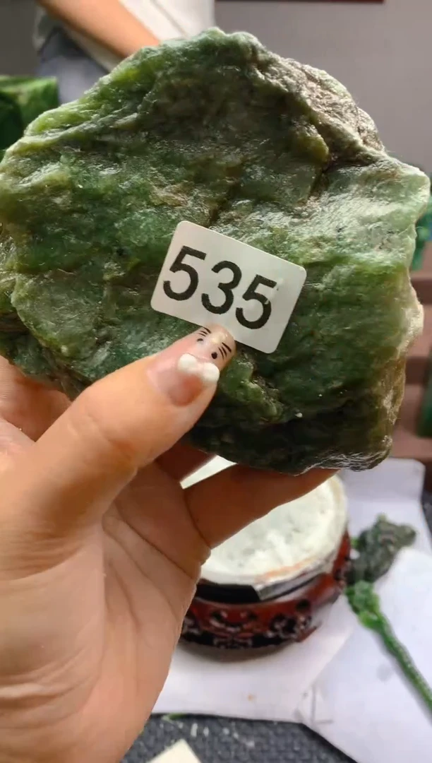 和田玉（碧玉）未镶嵌珠宝半成品535