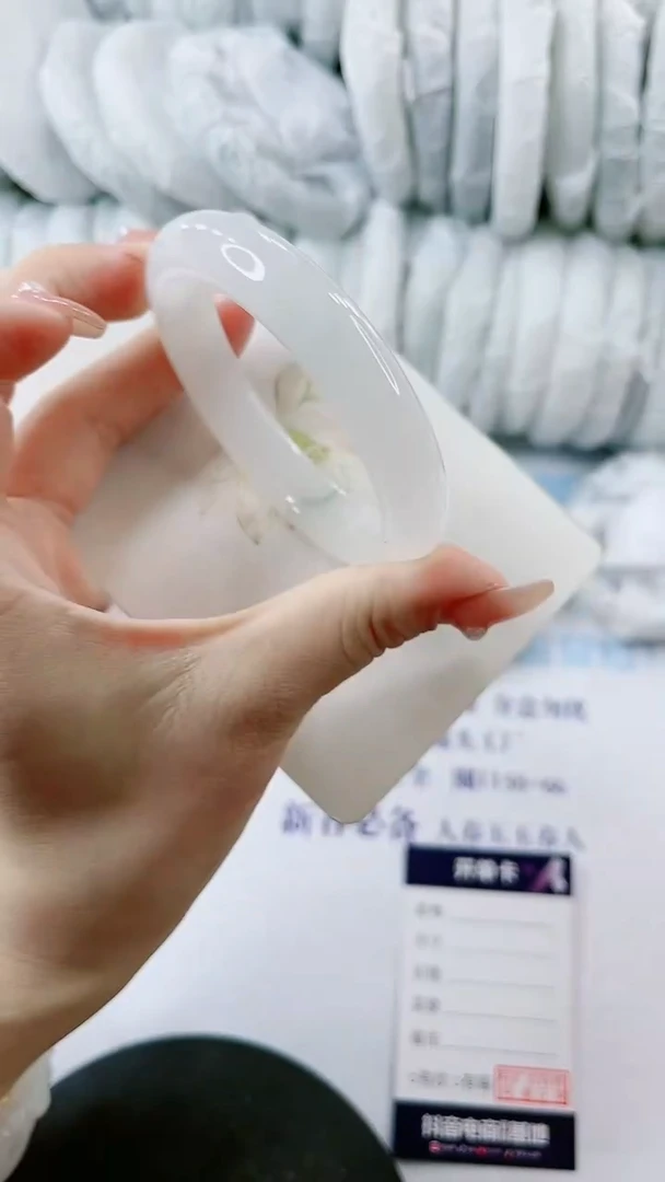 【闪购商品】石英质玉手镯未镶嵌0565255110-多样性发货