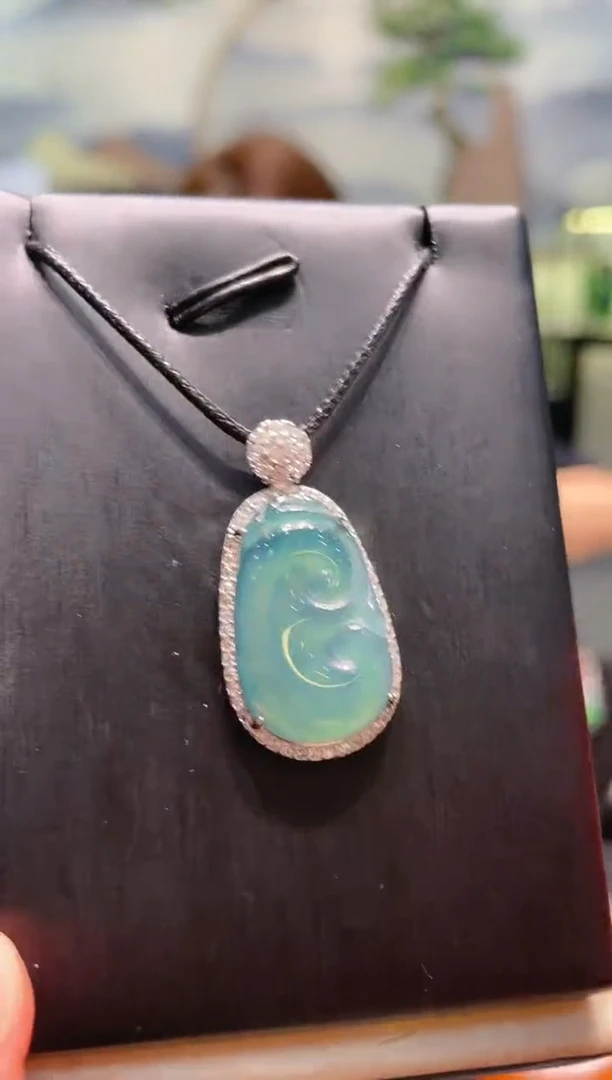 翡翠未镶嵌颈饰翡翠2