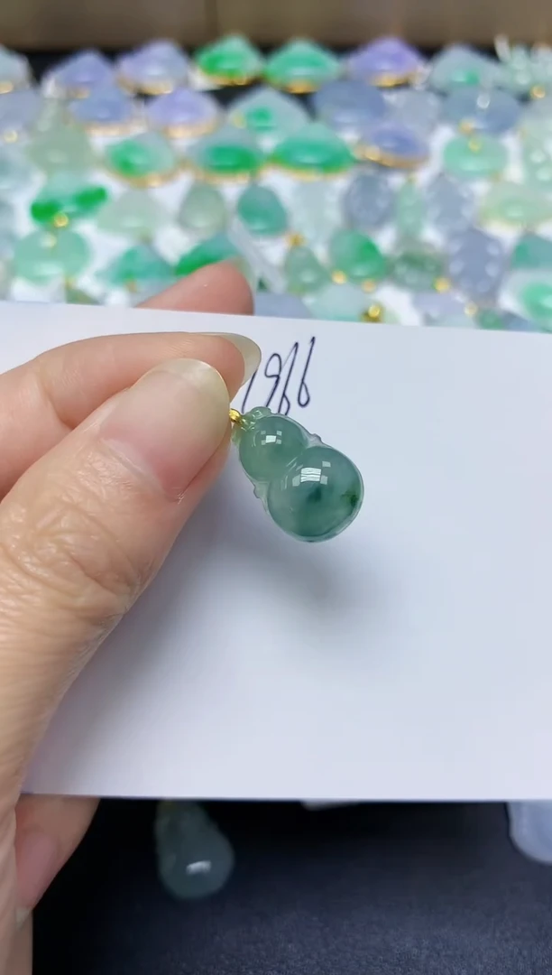 翡翠未镶嵌颈饰 天然缅甸翡翠A货