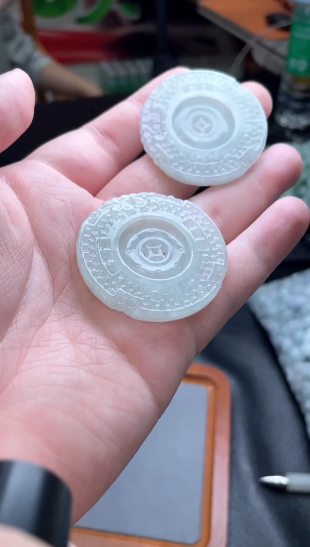 翡翠未镶嵌颈饰多样性发一件
