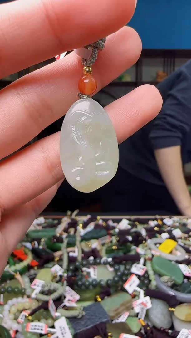 颈饰未镶嵌和田玉1