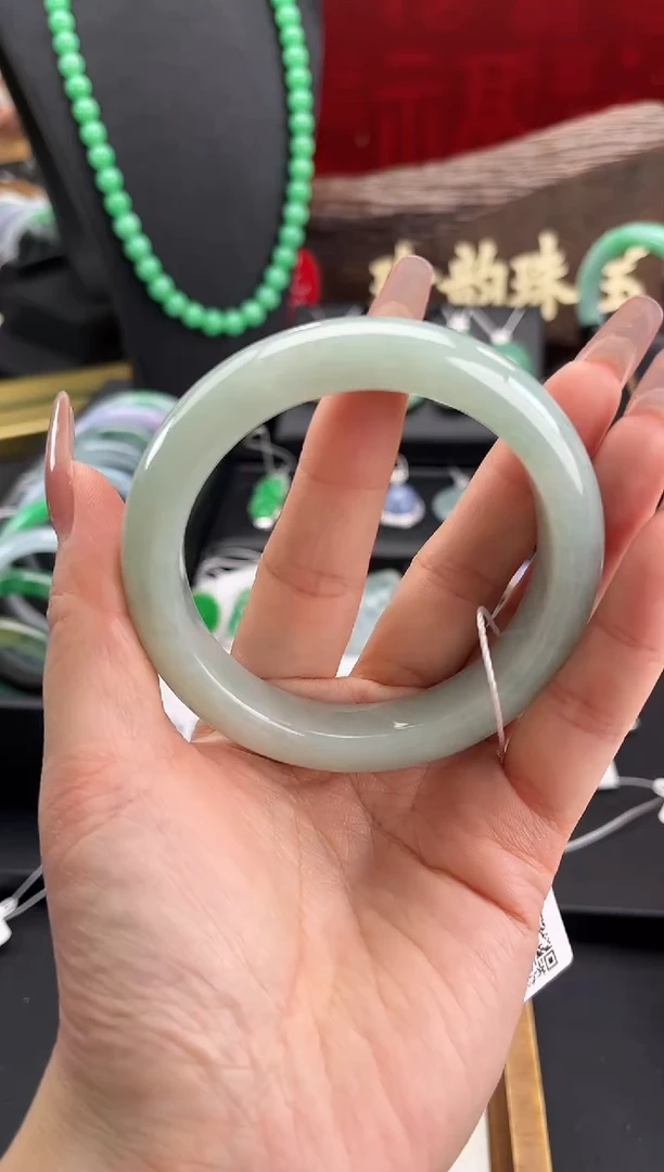 翡翠手镯未镶嵌手镯