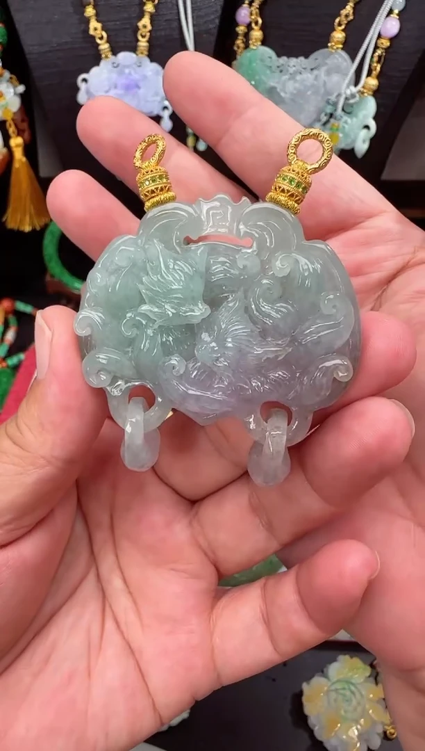 颈饰未镶嵌翡翠吊坠