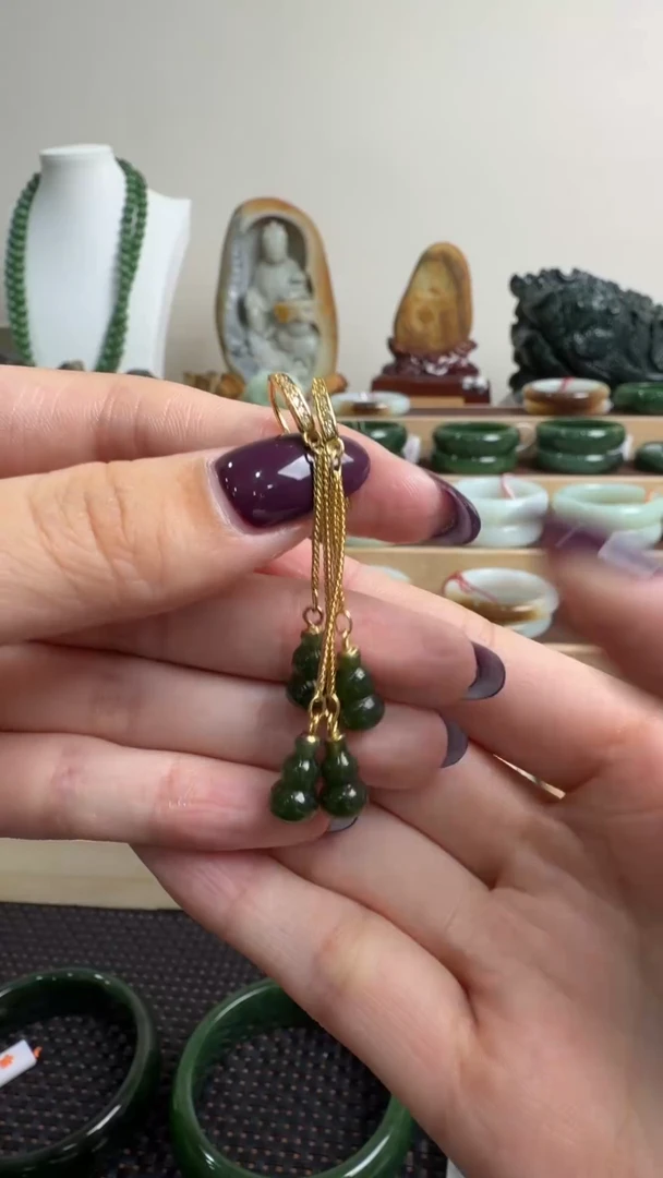 颈饰未镶嵌和田玉耳饰一对