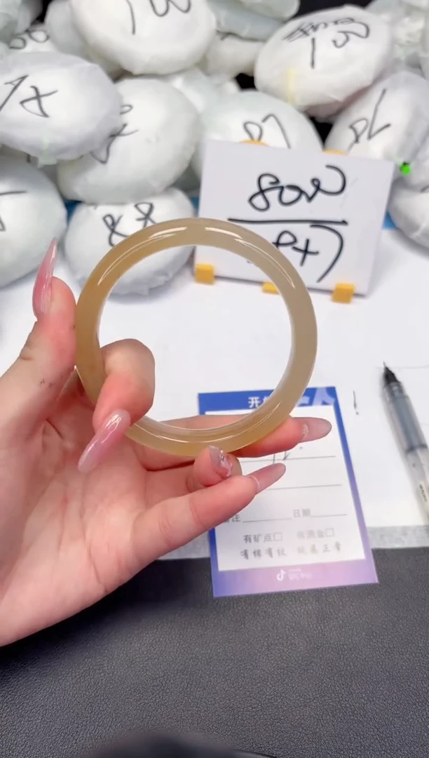 【闪购商品】石英质玉手镯未镶嵌127-61.1