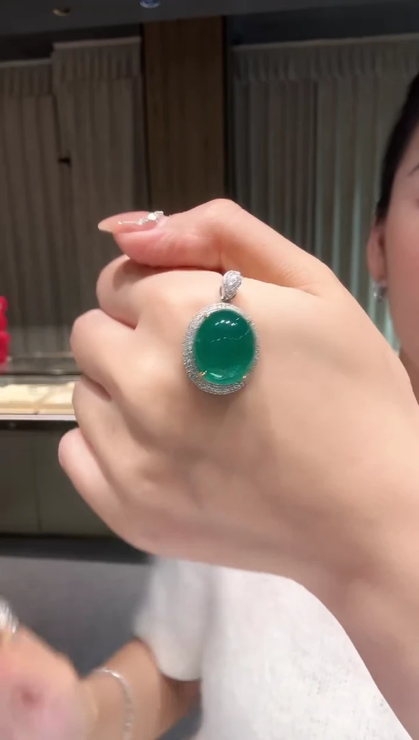 铂Pt950镶嵌吊坠（不含链）祖母绿16.00ct CE0039