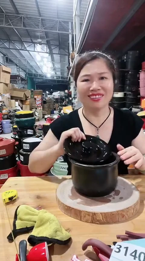 723瑕疵1.2黑锅带盖。。