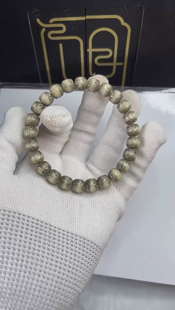手串星月菩提小驼包9x8.c352