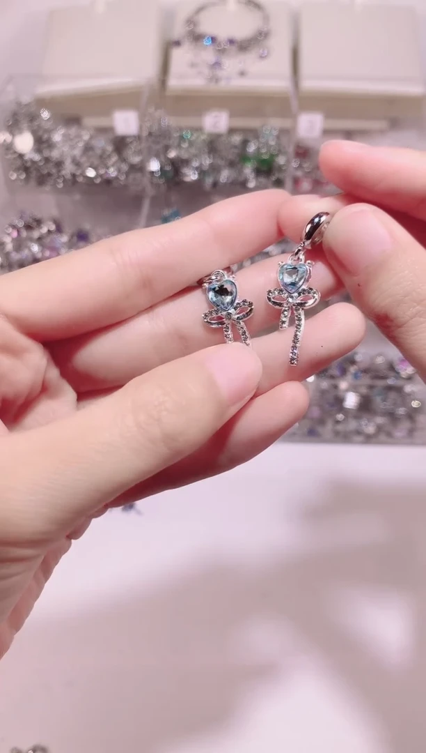 无铜合金蓝炫紫色蝴蝶结一对~