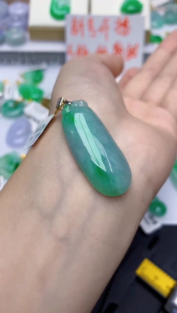 翡翠18K金镶嵌颈饰天然缅甸翡翠A货