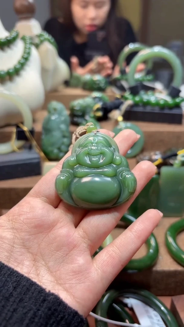 颈饰未镶嵌和田玉（碧玉）1