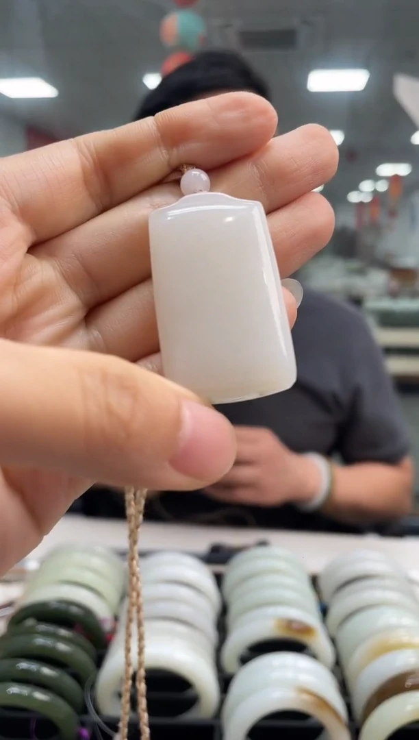 和田玉未镶嵌颈饰无事牌吊坠随机发一件