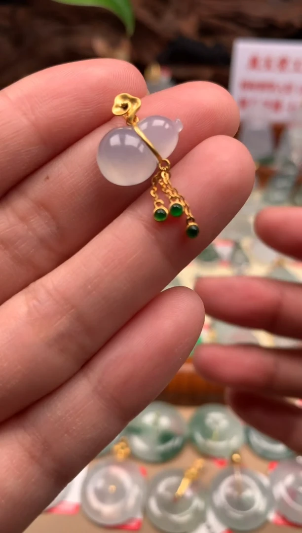 【闪购商品】翡翠颈饰18K金镶嵌葫芦