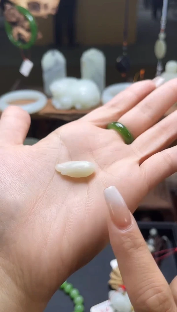 【闪购商品】和田玉挂坠未镶嵌米达小鱼