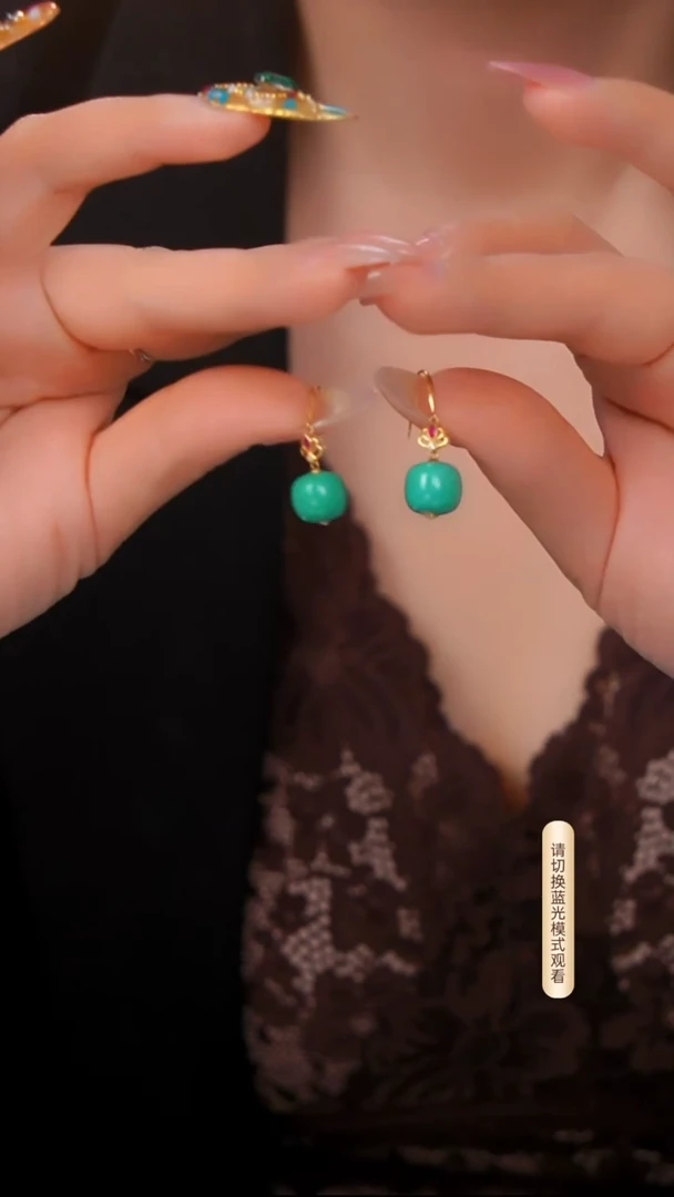 18K金镶嵌绿松石耳环多样性发货一件