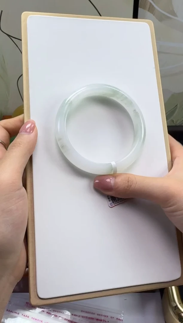 未镶嵌手镯石英质玉天山翠  57.7mm