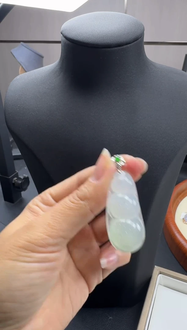 【闪购商品】翡翠颈饰18K金镶嵌YM391-36豆子