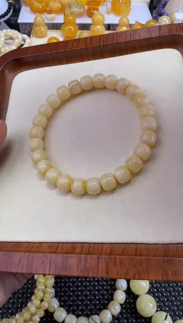 裸石琥珀未镶嵌宝衡 钟爱 奶浓白花毕业 8.5mm