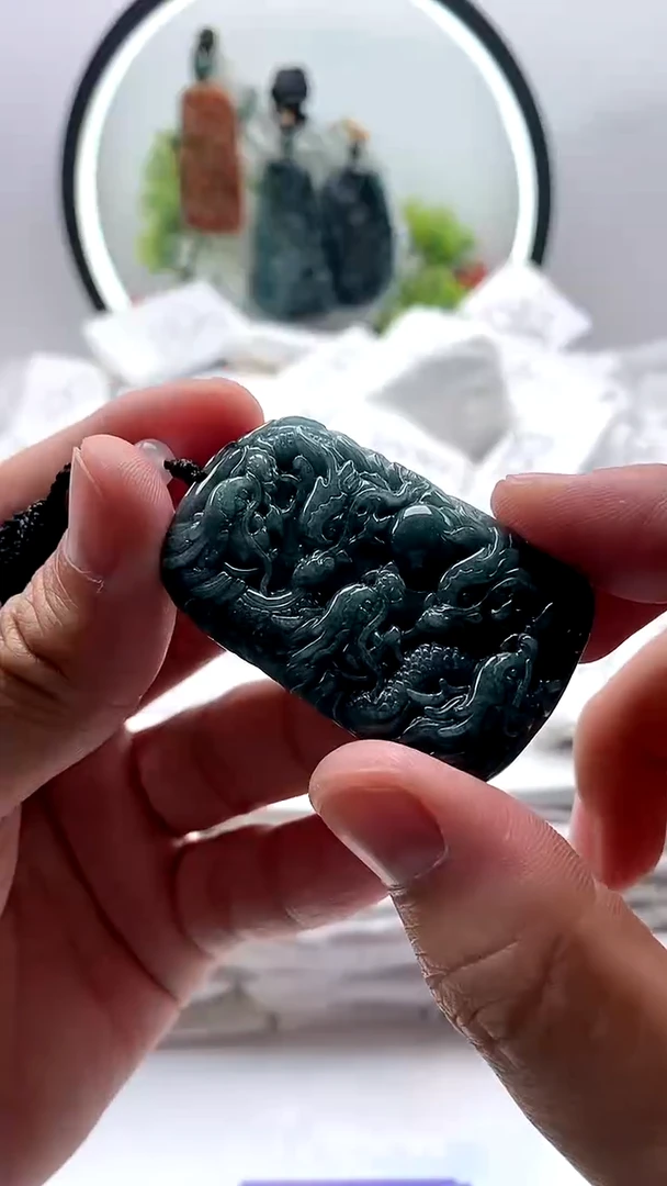 【闪购商品】翡翠颈饰未镶嵌九龙【品质一般介意慎拍】