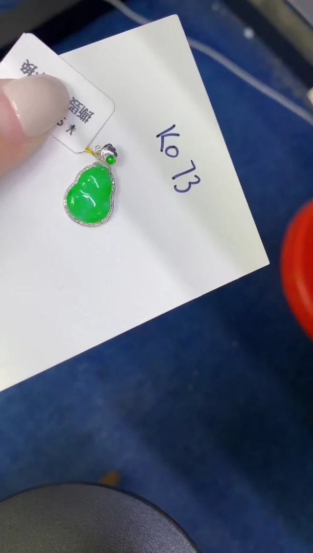 颈饰18K金镶嵌翡翠缅甸天然翡翠A货