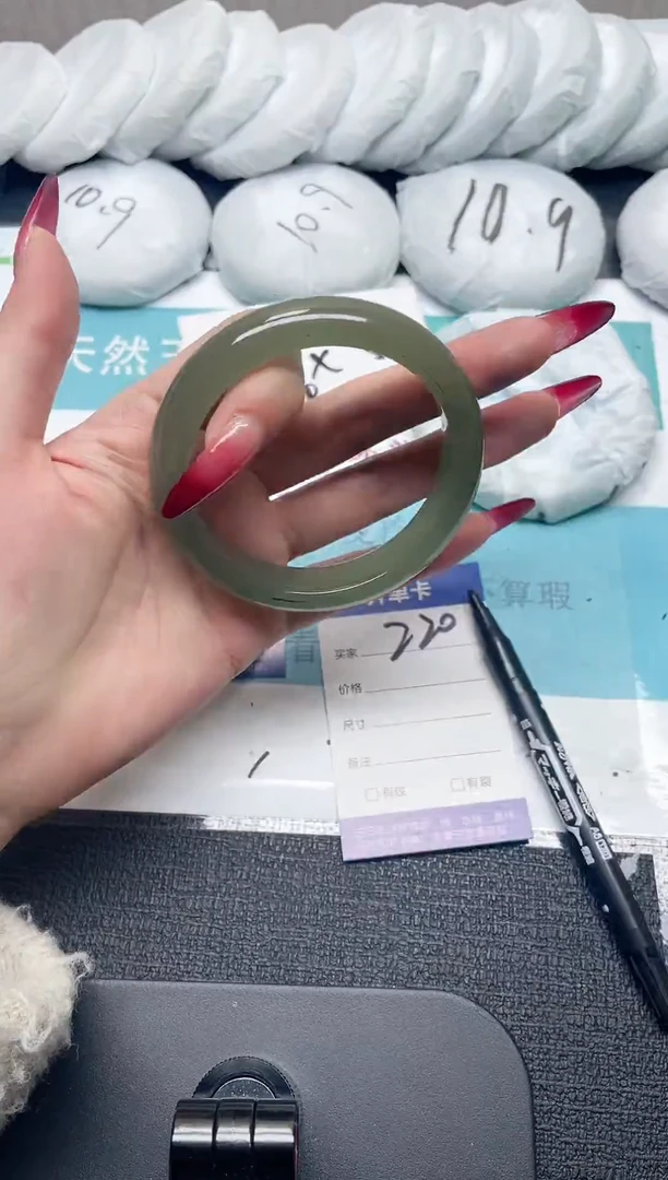 未镶嵌手镯石英质玉220-62