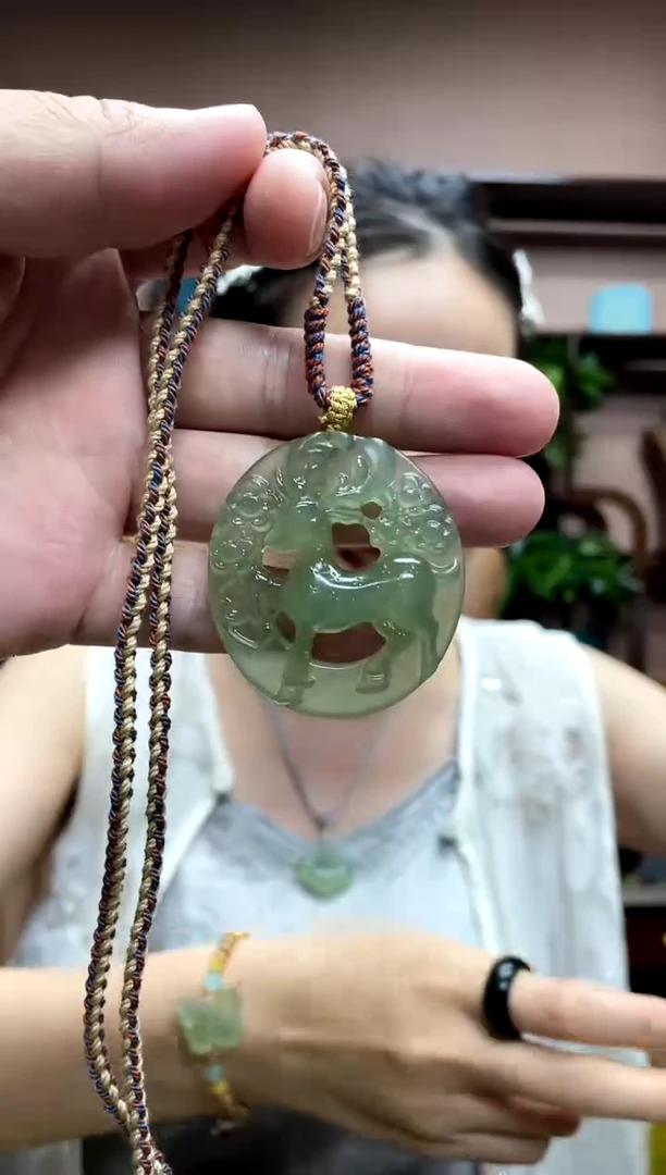 岫玉未镶嵌吊坠多样性发货发其中之一