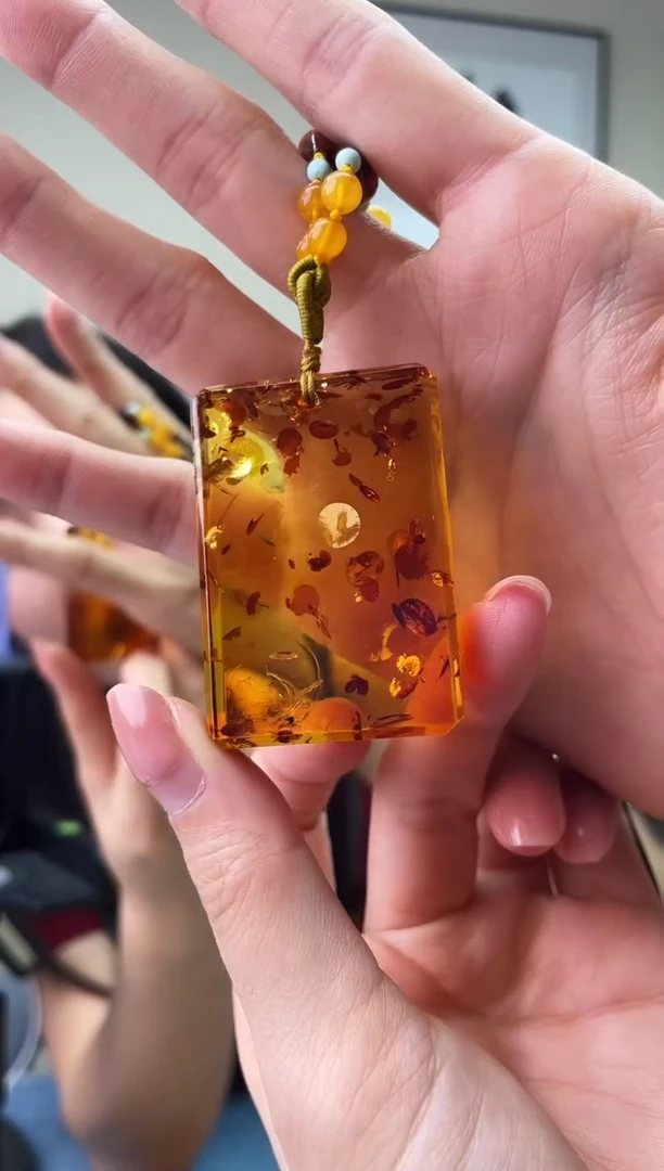 琥珀未镶嵌珠宝奇石T0假一罚十，多样性发一件