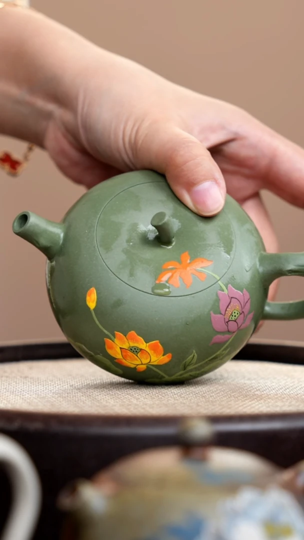 茶壶紫砂豆青砂苹果壶泥绘荷花