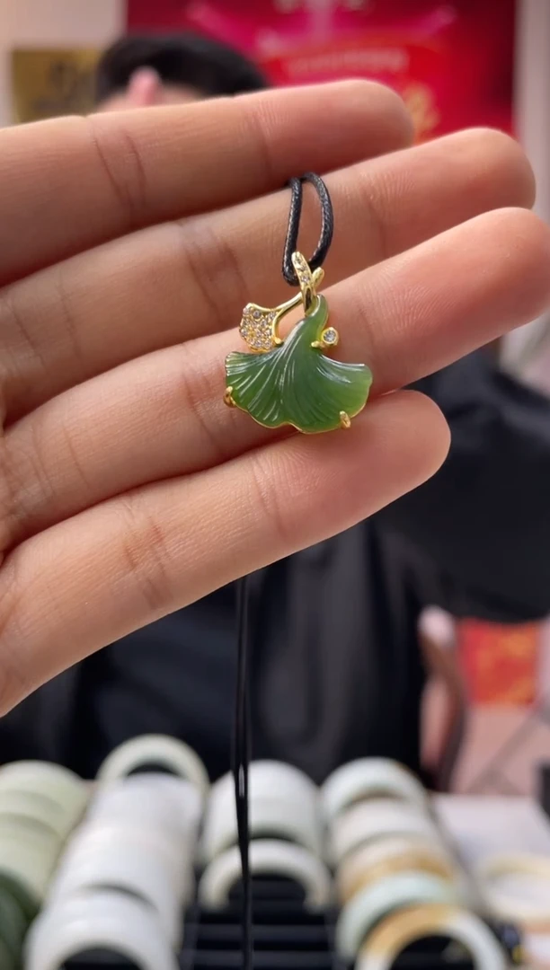 【闪购商品】和田玉颈饰银S925镶嵌碧玉银杏叶吊坠发一件