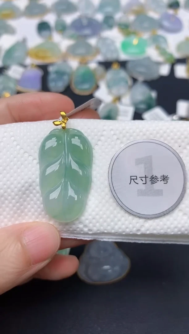 翡翠18K金镶嵌颈饰天然缅甸A货翡翠