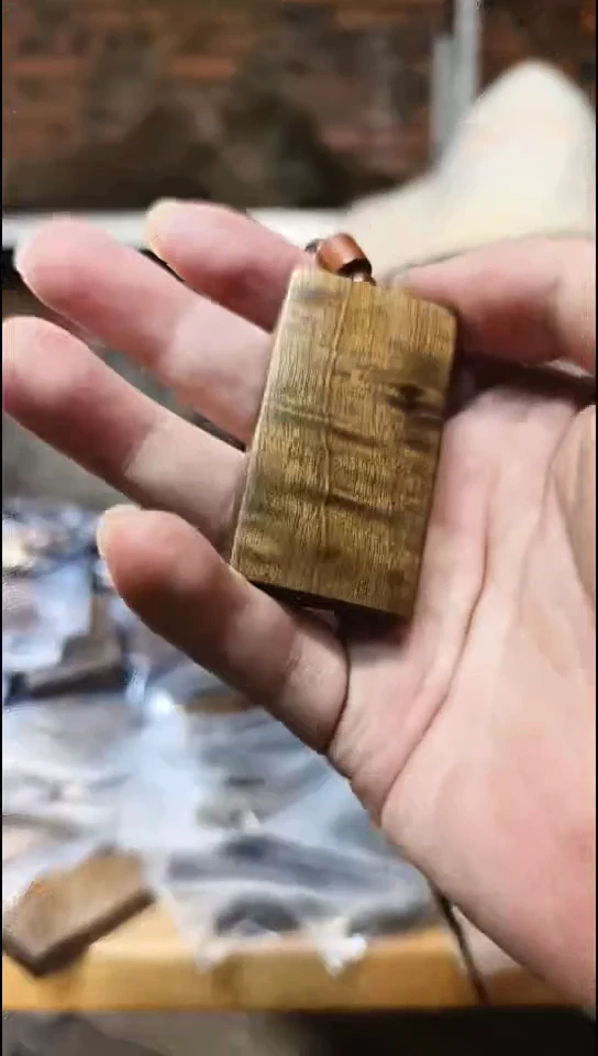 金丝楠无事牌脖挂