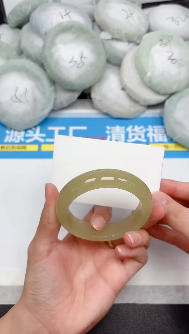 未镶嵌手镯石英质玉157-54.1