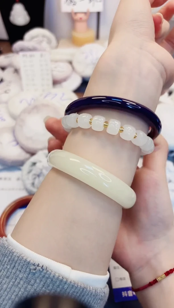 【闪购商品】石英质玉手镯未镶嵌150-玛瑙-圈口61