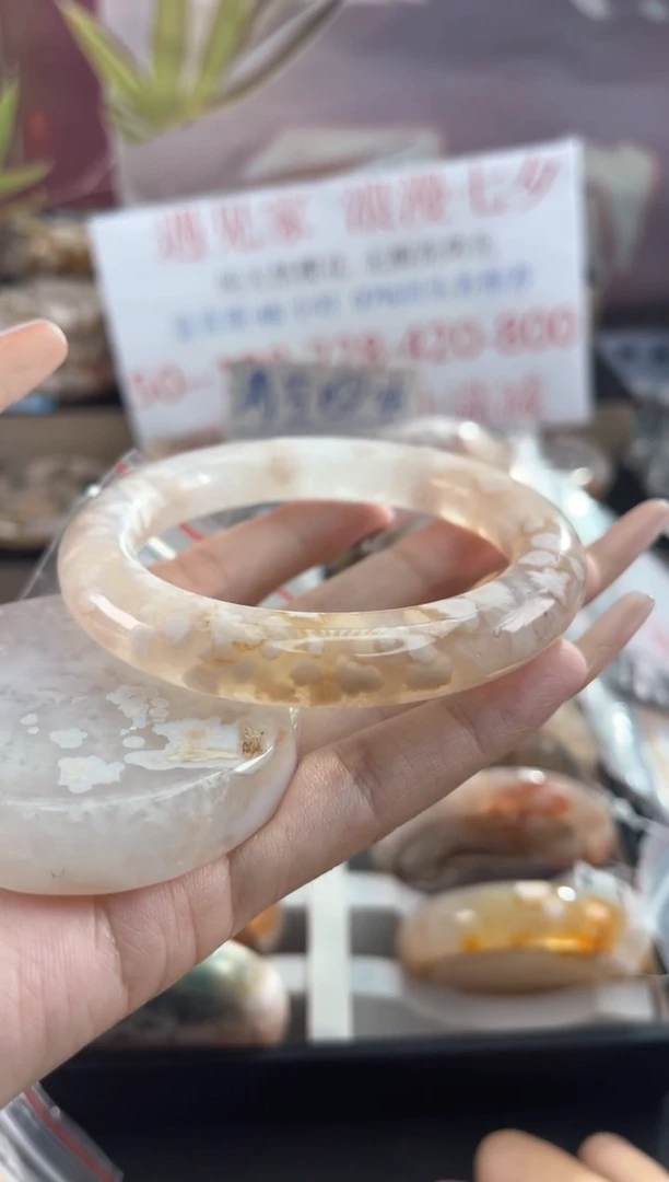 未镶嵌手镯石英质玉58