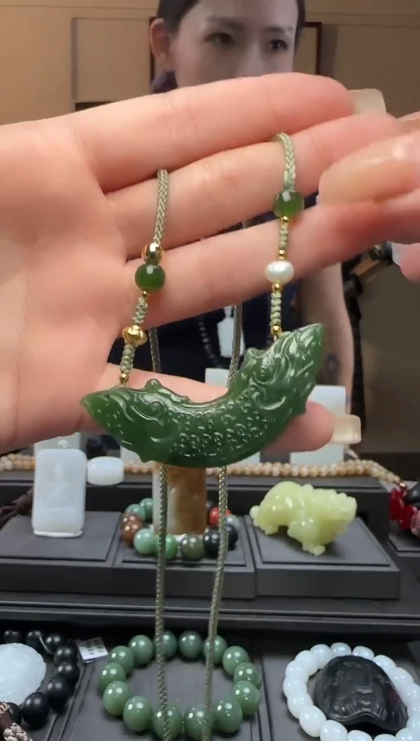 和田玉未镶嵌颈饰碧玉龙璜吊坠