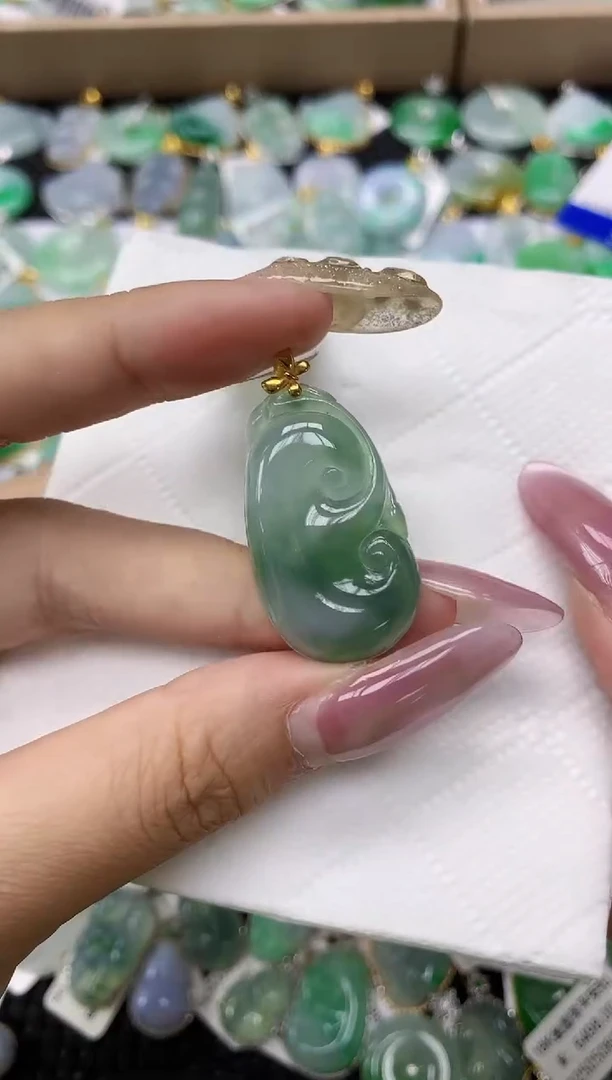 翡翠18K金镶嵌颈饰1111111111