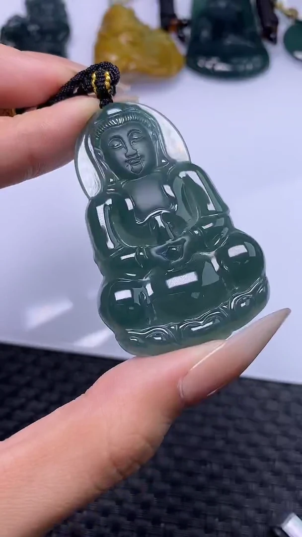 颈饰未镶嵌翡翠