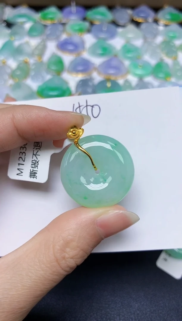 翡翠18K金镶嵌颈饰 天然缅甸翡翠A货