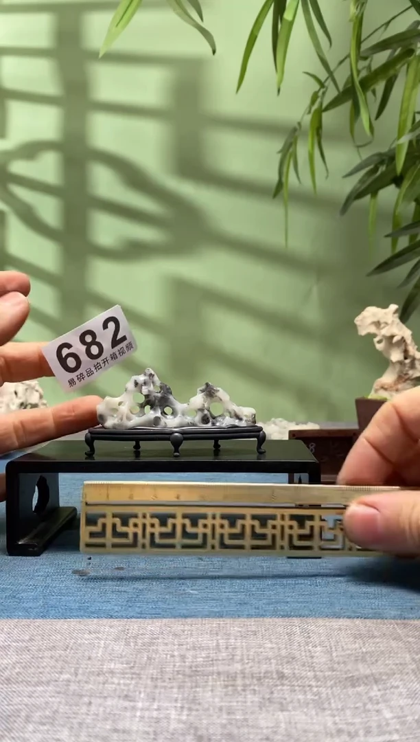 【闪购商品】树脂制品底座  石头是辽宁白682号