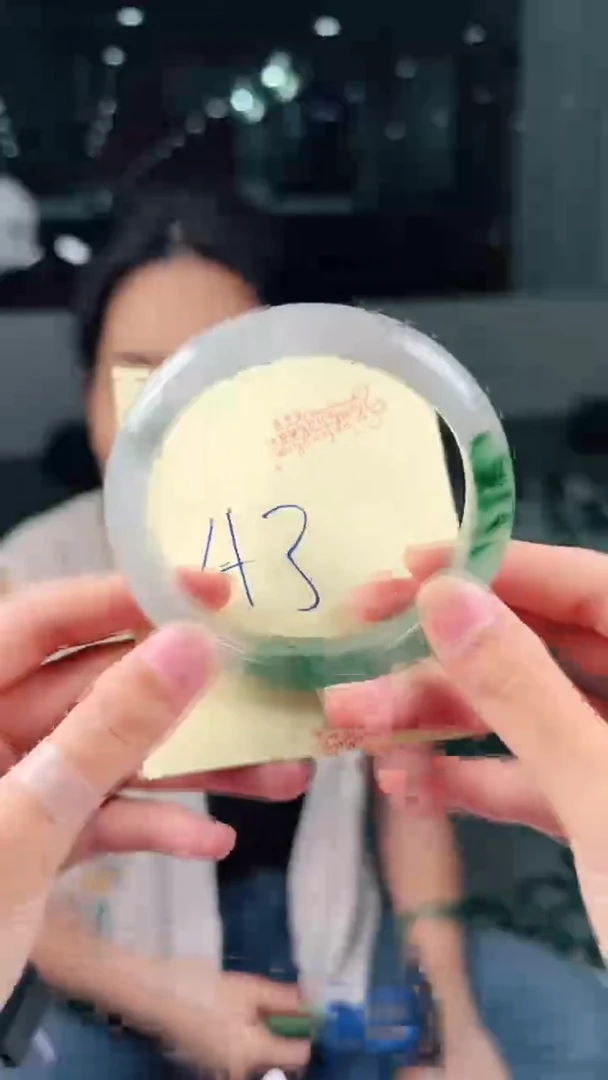 未镶嵌手镯石英质玉（非洲翠）有天然洒金亮片/矿点/棉线43