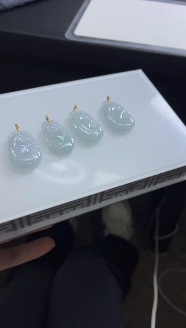 颈饰18K金镶嵌翡翠M69/多样性发一件/配绳子