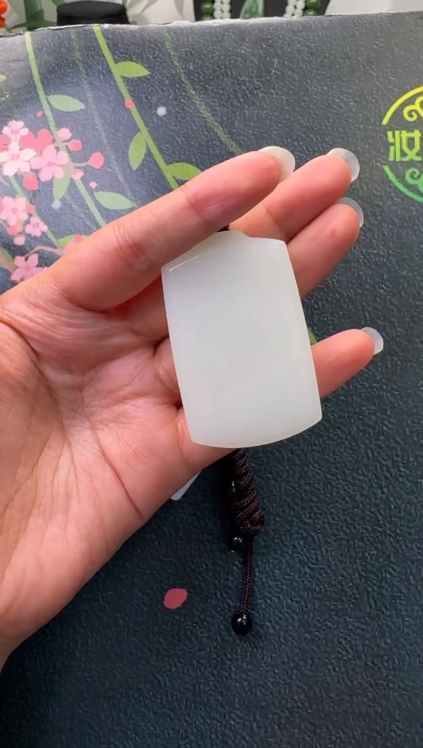 和田玉未镶嵌颈饰吊坠