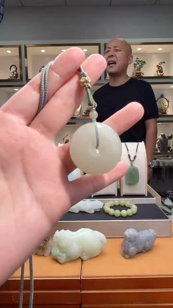 颈饰未镶嵌和田玉苏