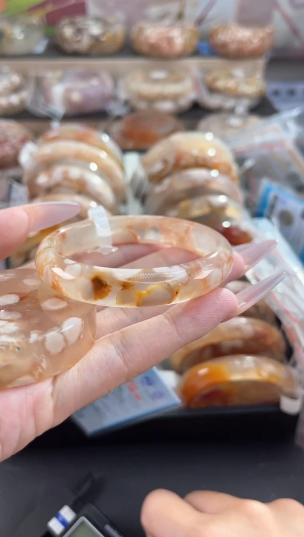 未镶嵌手镯石英质玉52