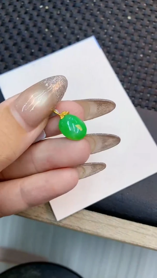 颈饰18K金镶嵌翡翠1