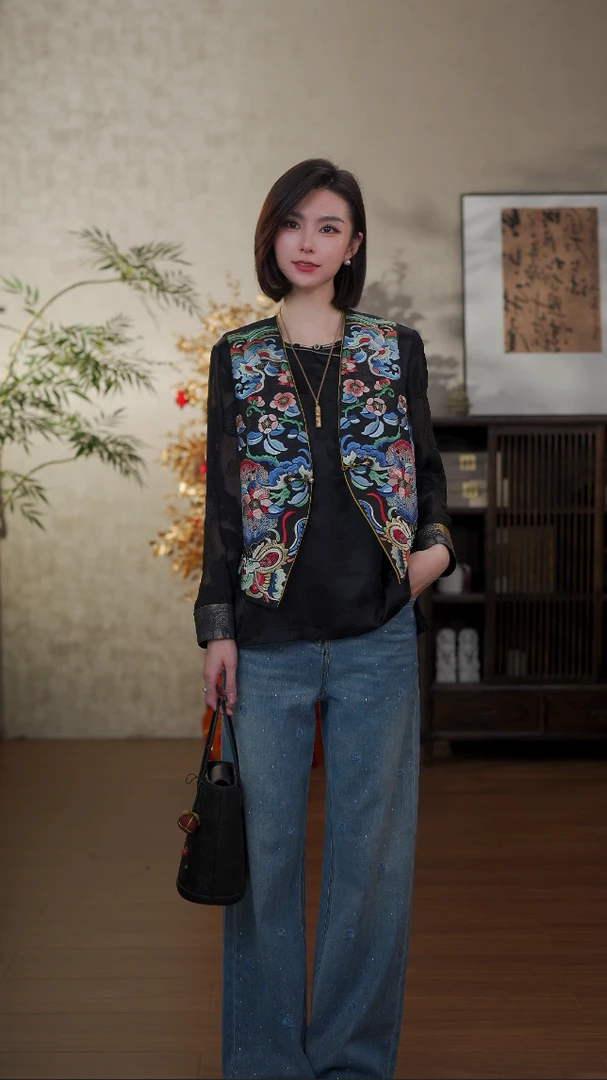 GONG QUE【仙桃会】新中式早春款桑蚕丝香云纱达籽绣马甲 242629