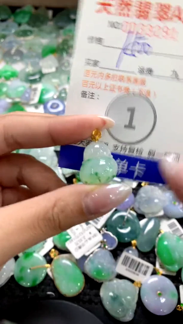 颈饰18K金镶嵌翡翠1111111111111111