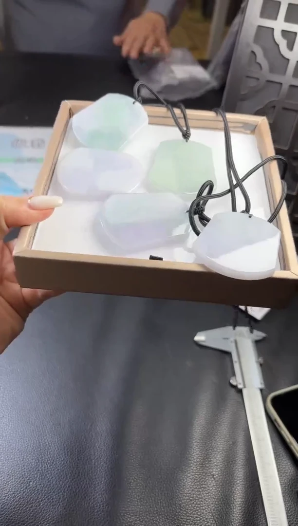 未镶嵌挂件翡翠多样性发一件R703133