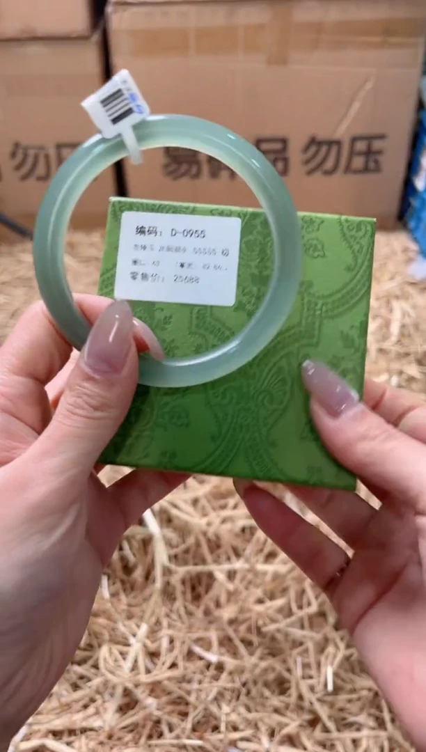 未镶嵌手镯石英质玉D-0955
